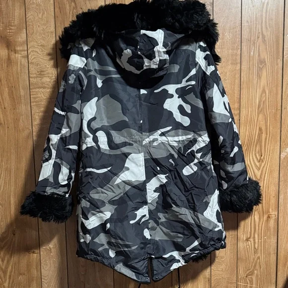 Black Fur-Trimmed Camouflage Parka - Picture 13 of 15